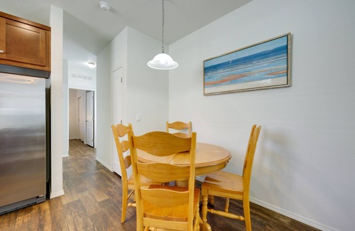 Oak View House | Oak View Home w/Private Covered Patio!