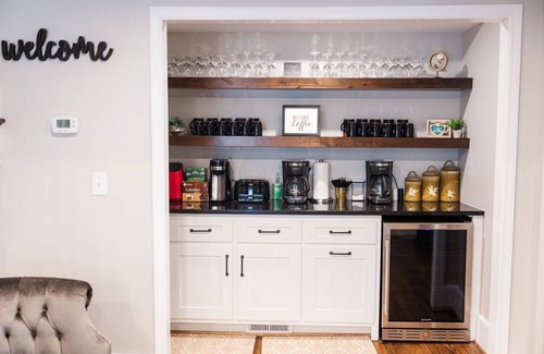 Taylors House | Oak View Inn A Newly Renovated Luxury Guest House