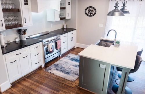 Taylors House | Oak View Inn A Newly Renovated Luxury Guest House