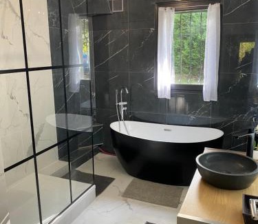 La Queue-les-Yvelines Bed & Breakfast | Oak'Wood