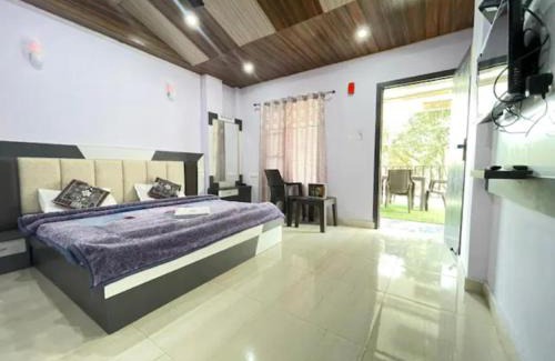 Banikhet House | Oak wood Homestay Banikhet
