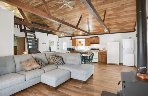 Calvin House | Oak Woods Retreat: Raystown Lake