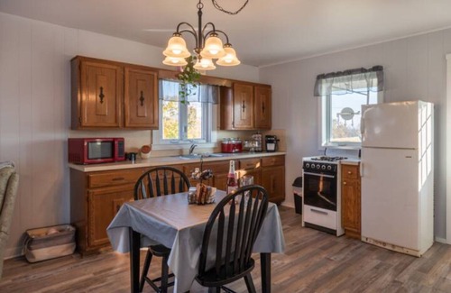 Cedarhurst House | Oakbend Cottage | 2 Bed, 1 Bath