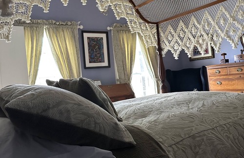 Halfmoon Bed & Breakfast | Oakcliff Bed and Breakfast