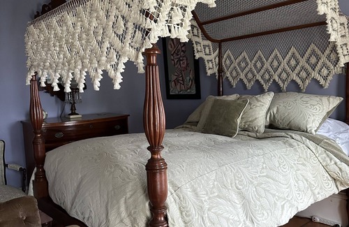 Halfmoon Bed & Breakfast | Oakcliff Bed and Breakfast