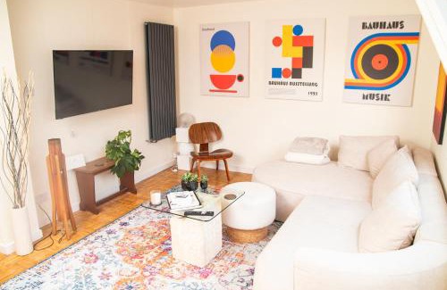 Bishop's Apartment | Oakey Lane