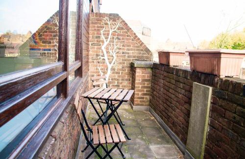 Bishop's Apartment | Oakey Lane