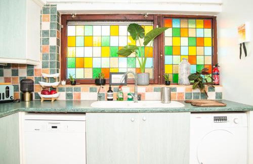 Bishop's Apartment | Oakey Lane