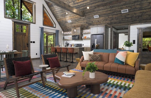 Pickens House | Oakhaven Fell - Couples Retreat - Sauna - Cold Plunge - Hot Tub