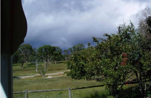 Deepwater House | Oakhurst Cottage FarmStay -A tastefully restored cottage set in a private garden