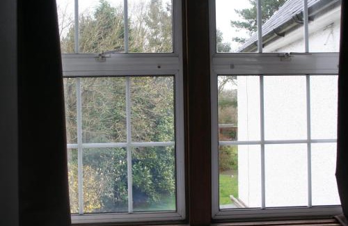 Gatwick Bed & Breakfast | Oakhurst Gatwick B&B & bookable Holiday parking deals GATWICK transport