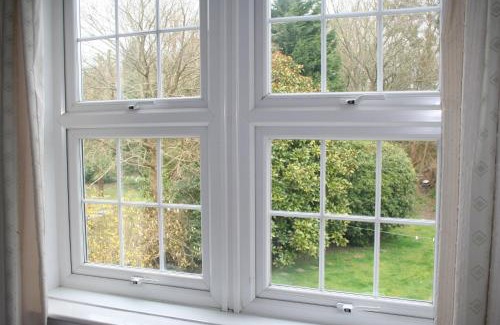 Gatwick Bed & Breakfast | Oakhurst Gatwick B&B & bookable Holiday parking deals GATWICK transport