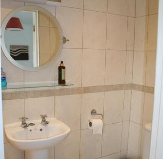 Gatwick Bed & Breakfast | Oakhurst Gatwick B&B & bookable Holiday parking deals GATWICK transport
