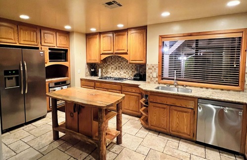 Oakhurst House | Oakhurst mountain oasis near Yosemite and bass lake. Large pool and hot tub.