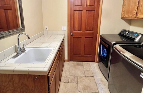 Oakhurst House | Oakhurst mountain oasis near Yosemite and bass lake. Large pool and hot tub.