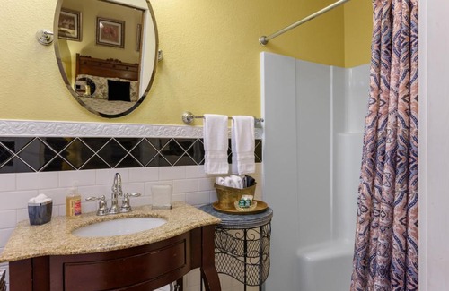 Asheville Bed & Breakfast | Oakland Cottage Bed and Breakfast