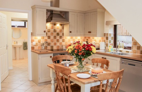 Diddlebury Cottage | OAKLAND COTTAGE, family friendly, with a garden in Craven Arms
