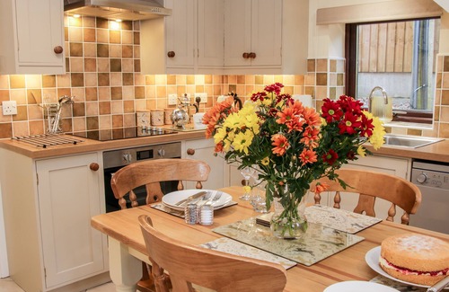 Diddlebury Cottage | OAKLAND COTTAGE, family friendly, with a garden in Craven Arms