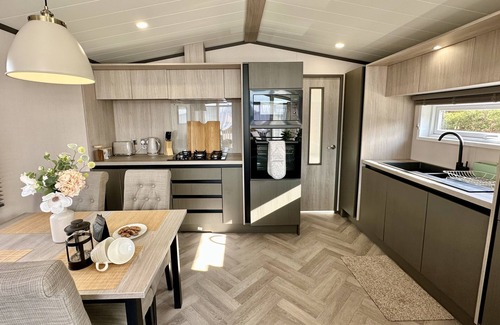 Wilberfoss Cottage | Oakland Lodge with free hot tub