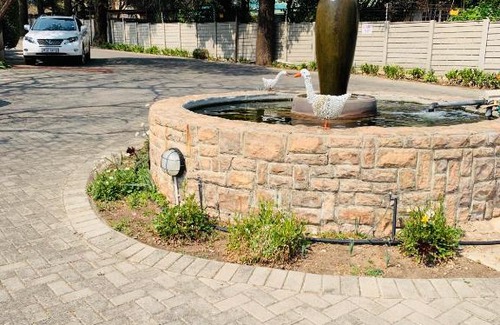 Greater Johannesburg Metropolitan Area Bed & Breakfast | Oaklands inn and Conference Centre