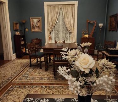 Menomonie Bed & Breakfast | Oaklawn Inn