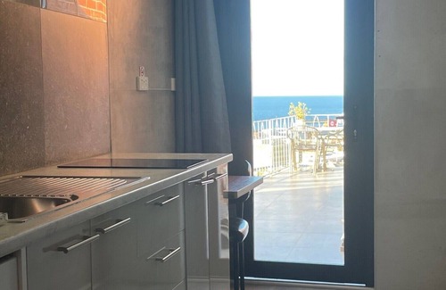 Montello Apartment | Oakleigh House: prime location Just 700 metres from Burnie's city, free parking