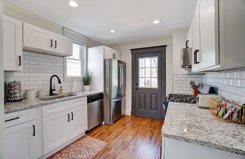 Hyde Park House | Oakley Square 3BR Completely Remodeled - Walkable