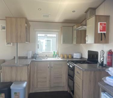 Selsey Ski Chalet | Oakleys lodge