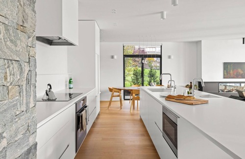 Saanich House | Oakmere House on Portage Inlet