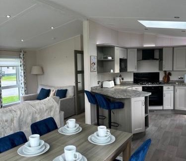 Allerthorpe Apartment | Oakmont 4 - Lodge with Hot Tub