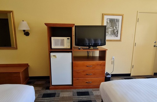 Oakridge Hotel | OAKRIDGE INN & SUITES