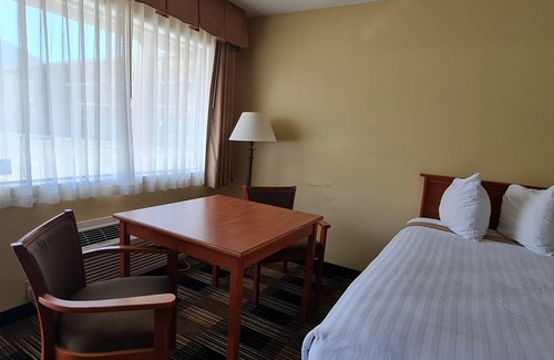 Oakridge Hotel | OAKRIDGE INN & SUITES