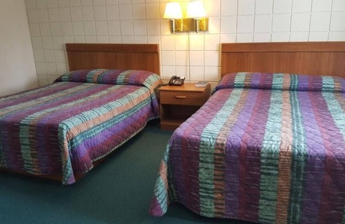Newaygo Hotel | Oakridge Motel