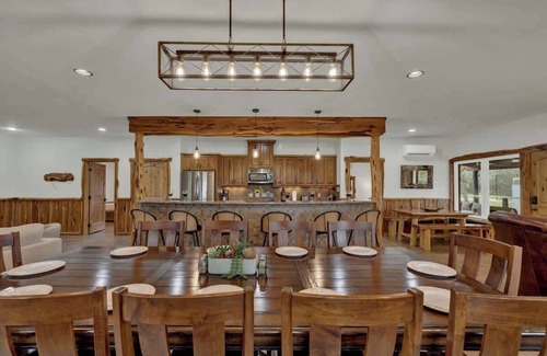 Johnson City House | Oakridge Ranch: Pool + Hot-tub, Pickleball Court, Whiskey & Wine Room