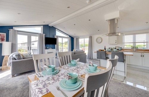 Burnham Market House | Oakrise - Two Bedroom House, Sleeps 4
