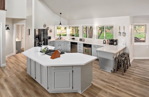 Paso Robles House | Oaks and Roses Ranch - Pool/Spa! Bocce, Volleyball and Firepit!