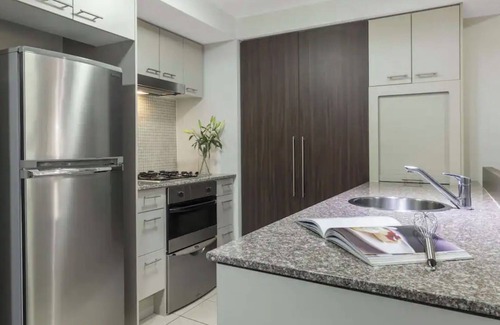 Brisbane Apartment | Oaks Brisbane Aurora Suites