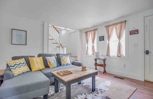 Hartwick House | *Oaks Creek Cottage*ON the Creek*3bd 2bath Sleeps6