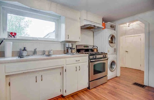 Fly Creek House | *Oaks Creek Cottage*ON the Creek*3bd 2bath Sleeps6