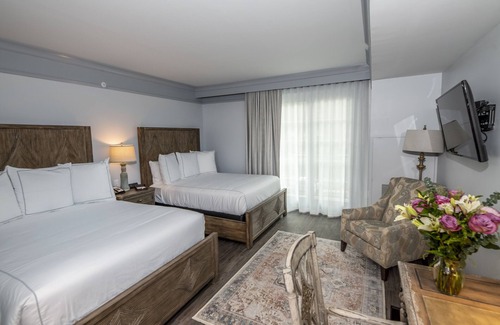 Darien Hotel | Oaks on the River