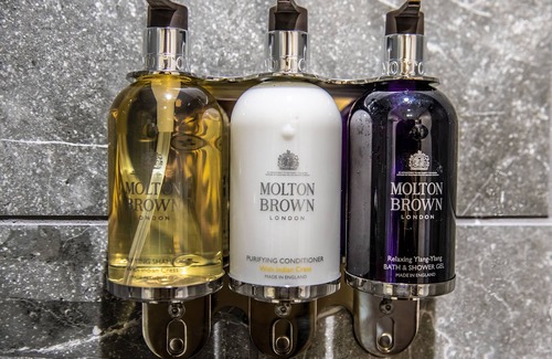 Darien Hotel | Oaks on the River