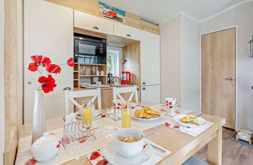 Felinfach House | Oakstream lodge 21 - Two Bedroom House, Sleeps 4