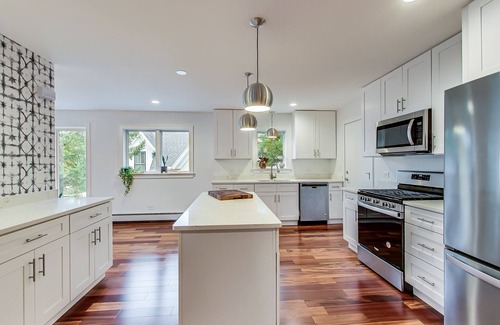 Evanston Condo | Oakton St. Inn, Evanston near Northwestern, Loyola and Chicago