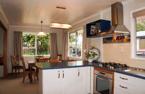 Oakura Villa | Oakura Beach Retreat with Deck