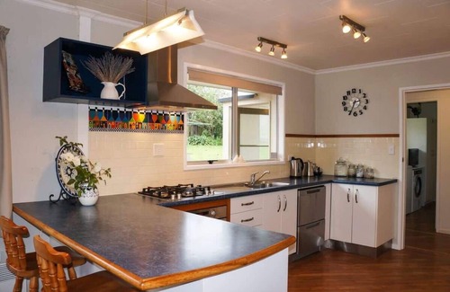 Oakura Villa | Oakura Beach Retreat with Deck