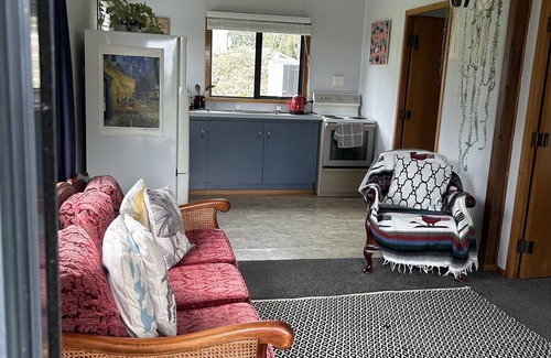 Kaitake Apartment | Oakura, Taranaki accommodation for two on Ahu Ahu Road, close to beach & village