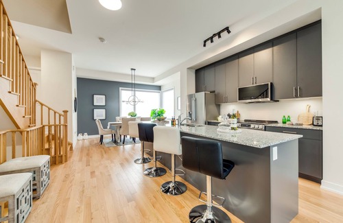 Oakville House | Oakville Bright&Airy 4-Bdrm Home! Close to Highway 403&QEW!