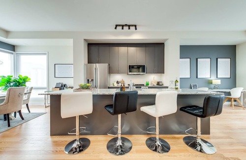 Oakville House | Oakville Bright&Airy 4-Bdrm Home! Close to Highway 403&QEW!