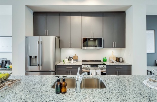 Oakville House | Oakville Bright&Airy 4-Bdrm Home! Close to Highway 403&QEW!