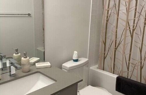 Oakville Apartment | Oakville condo 1 bedroom + Denn